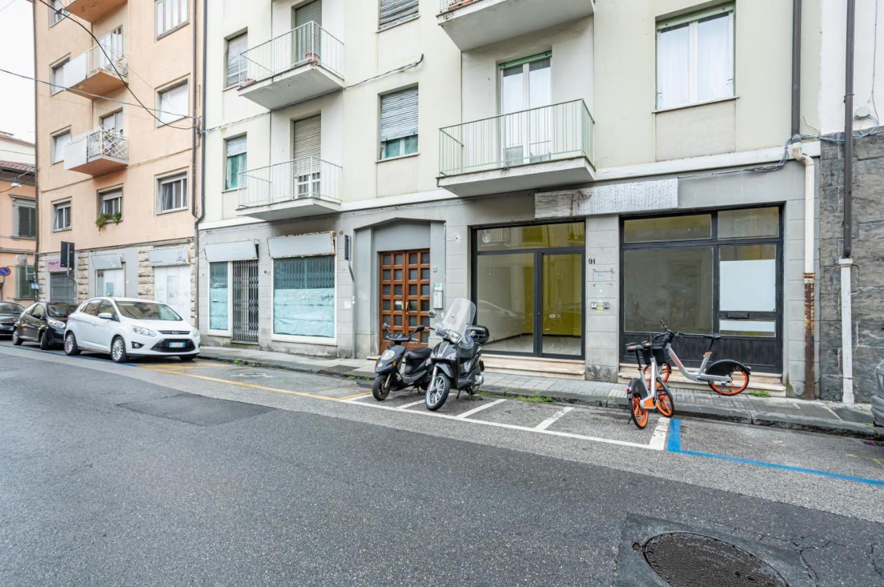 Yellowsunny Apartment With Two Balconies ปิซา ภายนอก รูปภาพ
