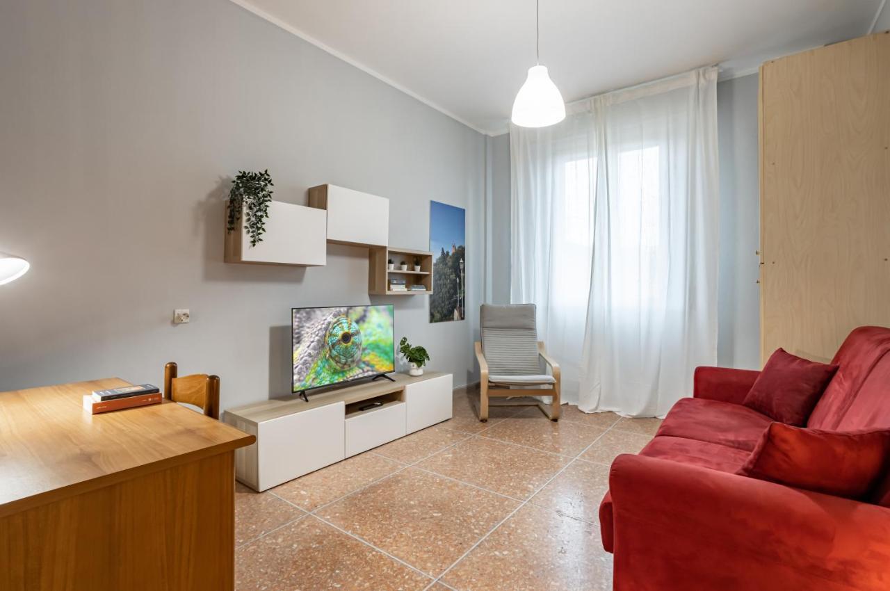 Yellowsunny Apartment With Two Balconies ปิซา ภายนอก รูปภาพ