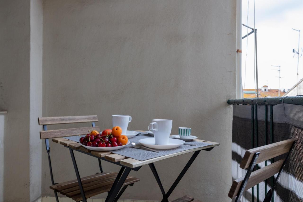 Yellowsunny Apartment With Two Balconies ปิซา ภายนอก รูปภาพ